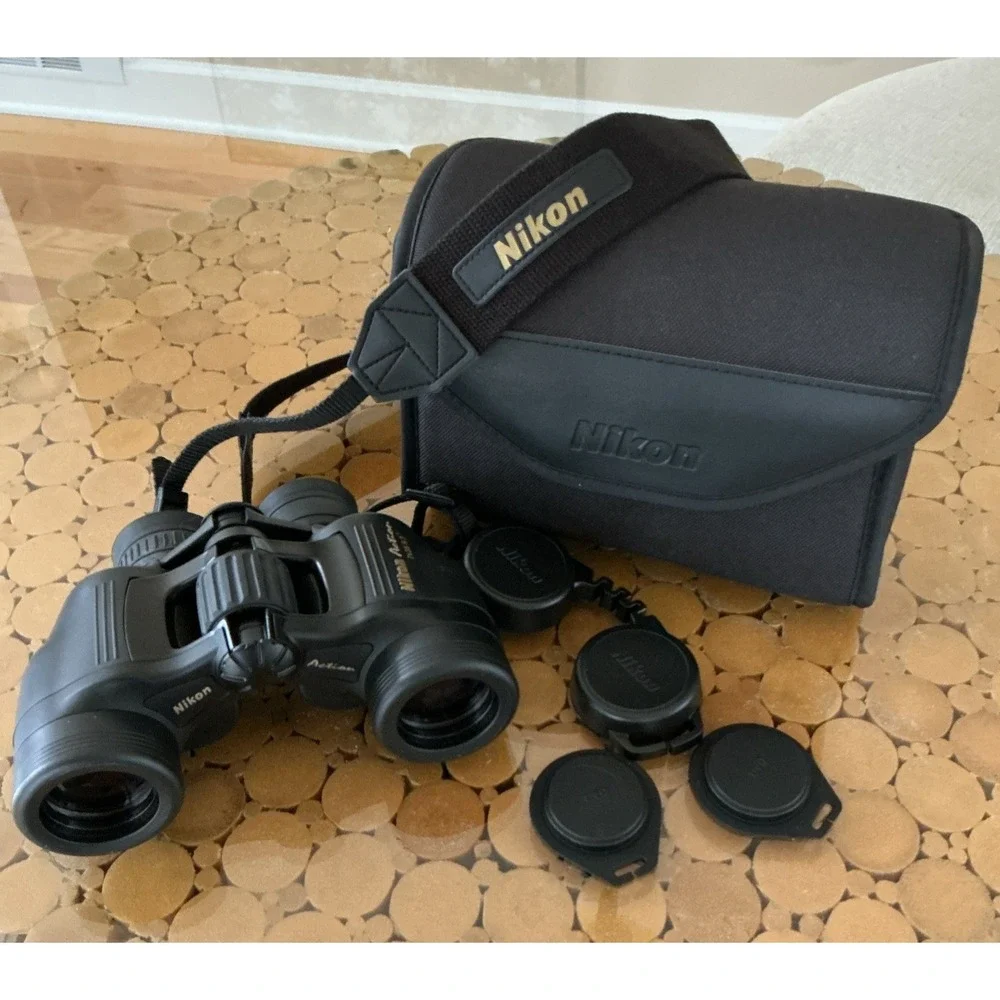 Nikon Action 7x35 9.3 Binoculars In Excellent Condition Case And Lens Cover